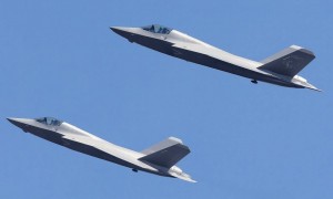 美军尴尬！F-35C锈迹斑斑变废铁，中国歼-35未出场已领先一半