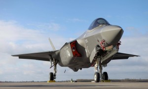 泰国战机急转舵！F-35订单顶替中国货，东南亚兄弟捅刀白宫笑纳