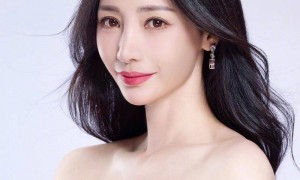 “亲爱的柳岩女士，时代终于跟上你了”：一场迟来的集体致敬